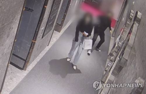 ▲ 부산 돌려차기 사건 CCTV 장면 [연합뉴스TV 제공]