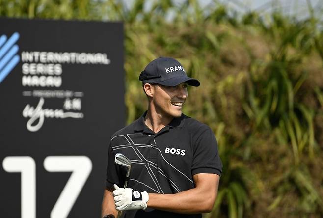 샷 이글을 앞세워 공동 선두로 올라선 카를로스 오티스. [사진=아시안투어]