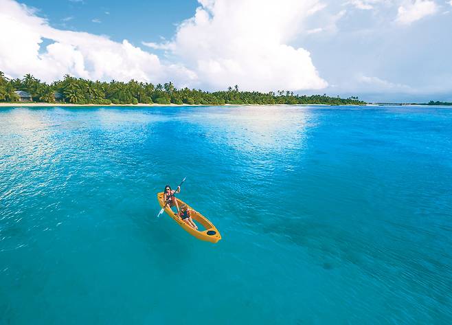 투명 카약으로 즐기는 산호초와 라군. 사진제공|팜투어