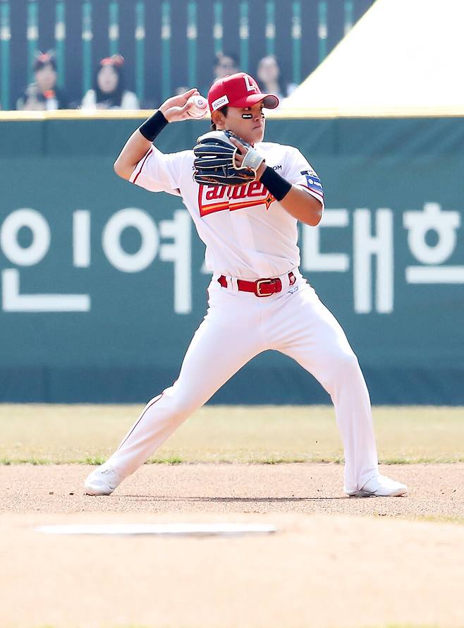 ▲ 올 시즌 개막 2루수로 낙점된 정준재는 한 단계 더 성숙해진 활약이 기대를 모은다 ⓒSSG랜더스