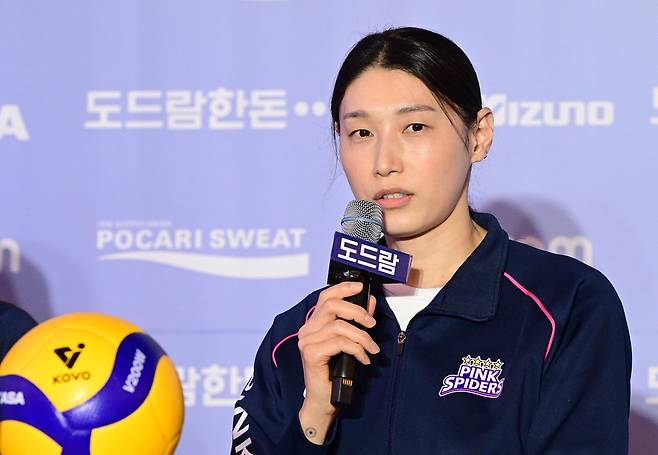 흥국생명 김연경이  21일 V리그 포스트시즌 미디어데이에서 질문에 답하고 있다. KOVO