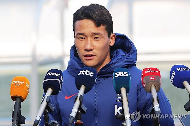 질문에 답하는 이태석 (용인=연합뉴스) 홍기원 기자 = 2026 북중미 월드컵 아시아 3차 예선 B조 8차전 요르단전을 앞둔 축구 국가대표팀 이태석이 22일 경기도 용인시 처인구 미르스타디움에서 회복훈련에 앞서 취재진 질문에 답하고 있다. 2025.3.22 xanadu@yna.co.kr