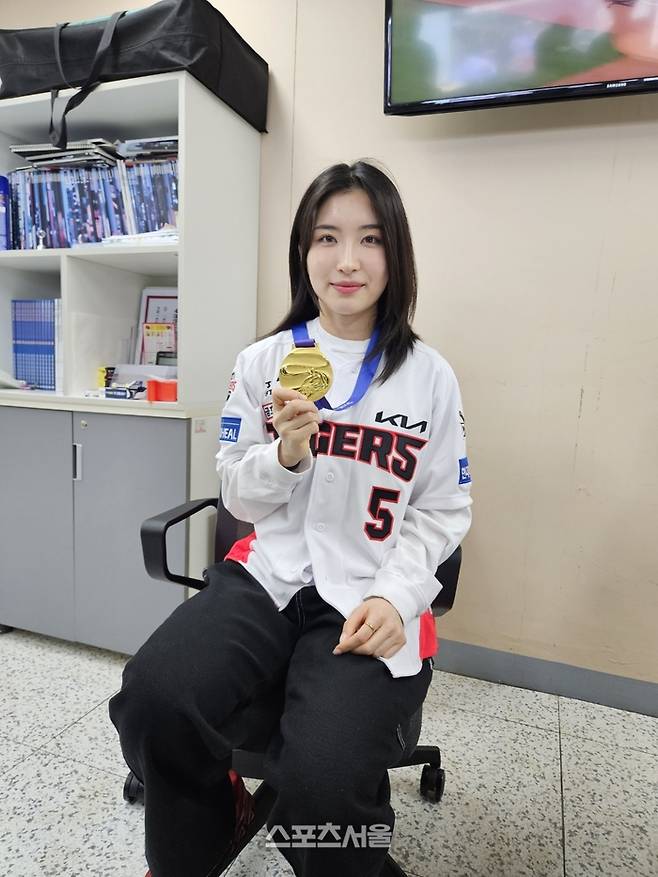 쇼트트랙 국가대표 김길리가 23일 광주-기아 챔피언스 필드에서 열린 2025 KBO리그 정규시즌 개막 2차전 NC와 경기 시구를 마친 후 인터뷰에 응했다. 괌주 | 김동영 기자 raining99@sportsseoul.com