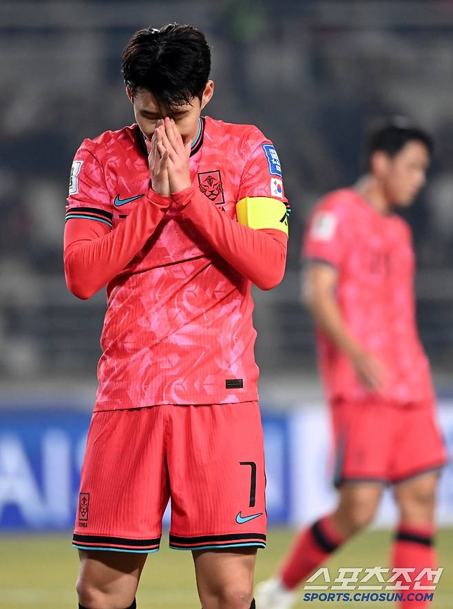 20일 고양종합운동장에서 열린 대한민국과 오만의 2026 북중미 월드컵 아시아지역 3차 예선, 손흥민이 슛팅 찬스를 놓친 후 아쉬워하고 있다. 고양=허상욱 기자wook@sportschosun.com/2025.03.20/