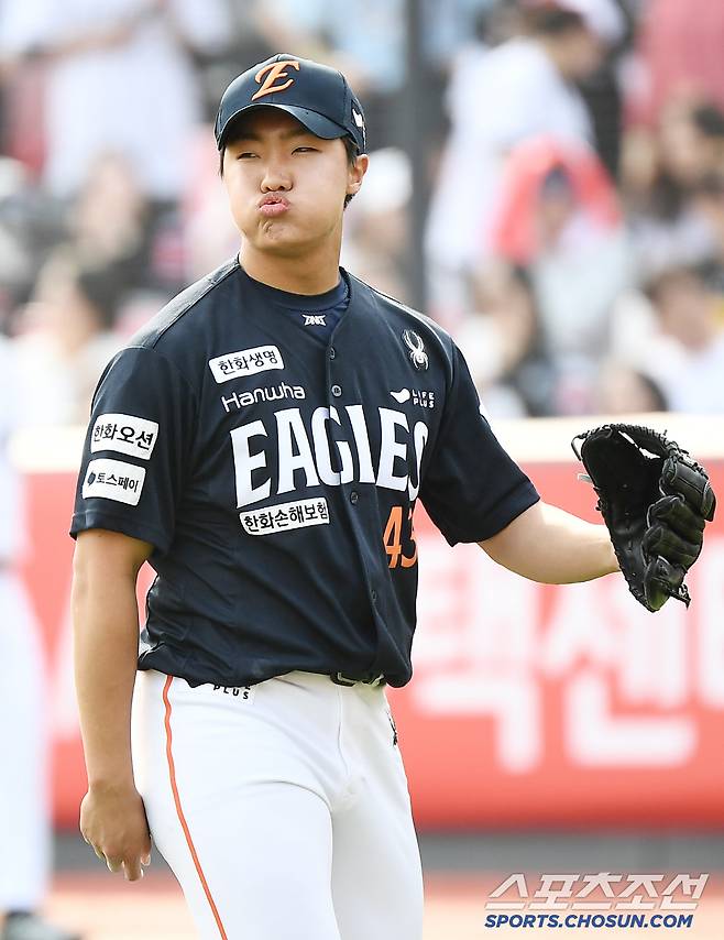 23일 수원 KT위즈파크에서 열린 한화-KT전. 8회말 정우주가 문상철을 삼진으로 잡으며 이닝을 마친 후 들어오고 있다. 수원=정재근 기자 cjg@sportschosun.com/2025..3.23/