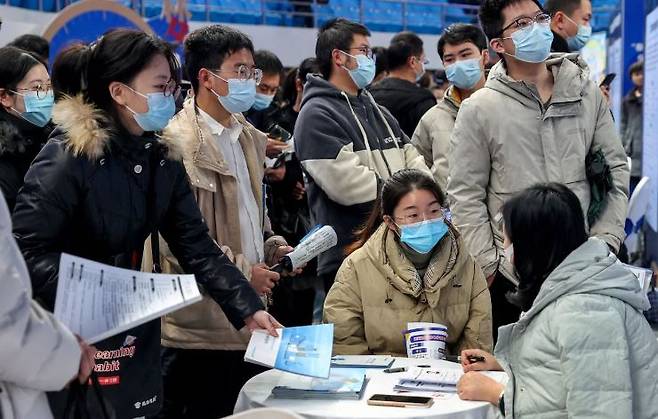 이코노미스트02.JPG 중국 기업에서 만연한 연령 차별 (이코노미스트)