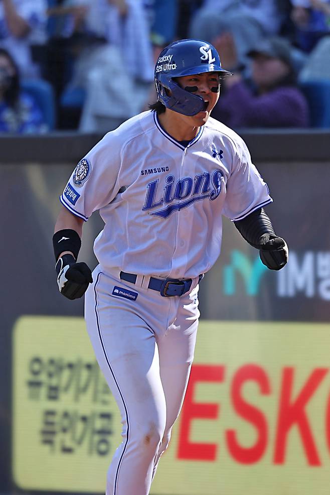 22일 대구 키움 히어로즈전에서 득점 후 환호하는 삼성 구자욱. 삼성 제공
