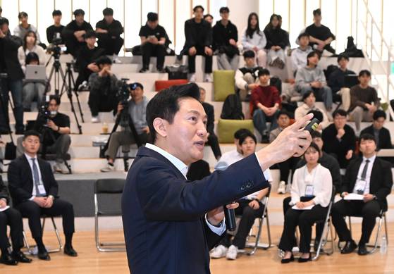 오세훈 서울시장이 19일 서울 동작구 숭실대학교에서 열린 전국총학생회협의회 초청 특강에서 발언하고 있다. 서울시 제공