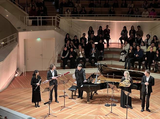 베를린필하모닉 상주 음악가 조성진과 카라얀 아카데미 학생들이 함께 한 공연/고승희 기자