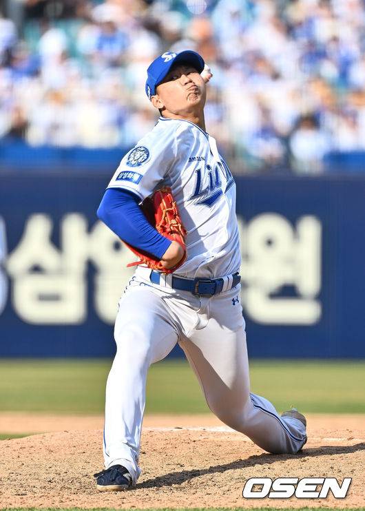 [OSEN=대구, 이석우 기자] 23일 대구삼성라이온즈파크에서 2025 신한 SOL 뱅크 KBO 리그 삼성 라이온즈와 키움 히어로즈의 경기가 열렸다. 홈팀 삼성은 백정현이, 방문팀 키움은 하영민이 선발 출전했다. 삼성 라이온즈 배찬승이 역투하고 있다. 2025.03.23 / foto0307@osen.co.kr
