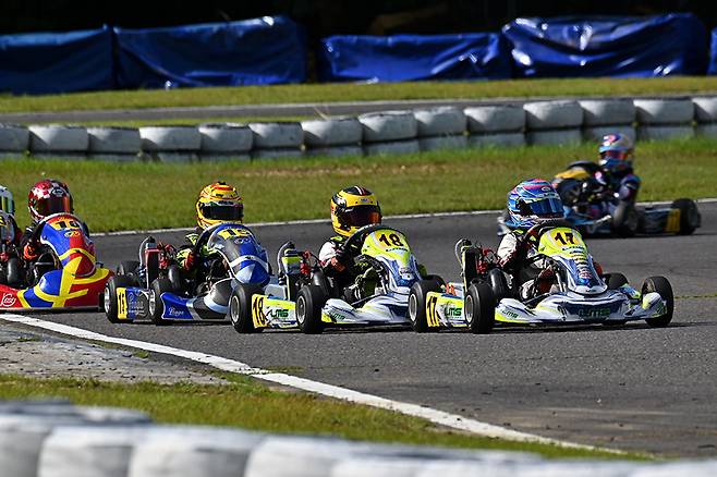 지난해 일본에서 열린 '2024 로탁스 맥스 페스티벌'에 참가한 윤이삭, 윤다니엘. 사진 김학수 기자