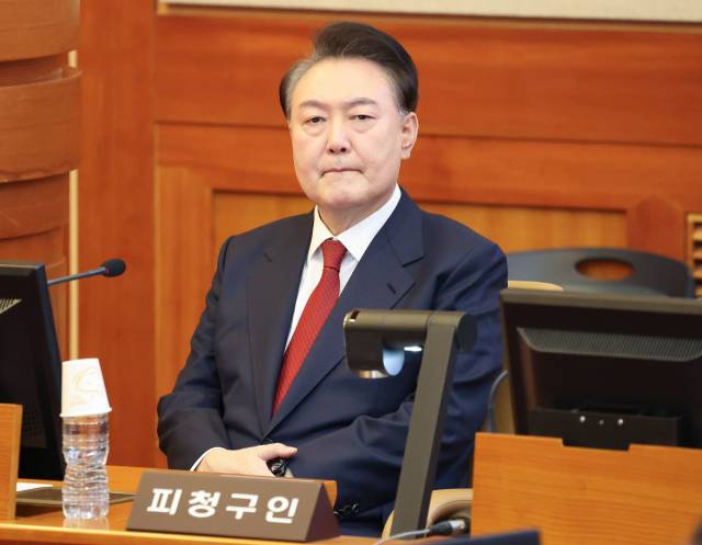 윤석열 대통령이 지난달 13일 서울 종로구 헌법재판소 대심판정에서 열린 탄핵 심판 8차 변론기일에 출석해 있다. 연합뉴스