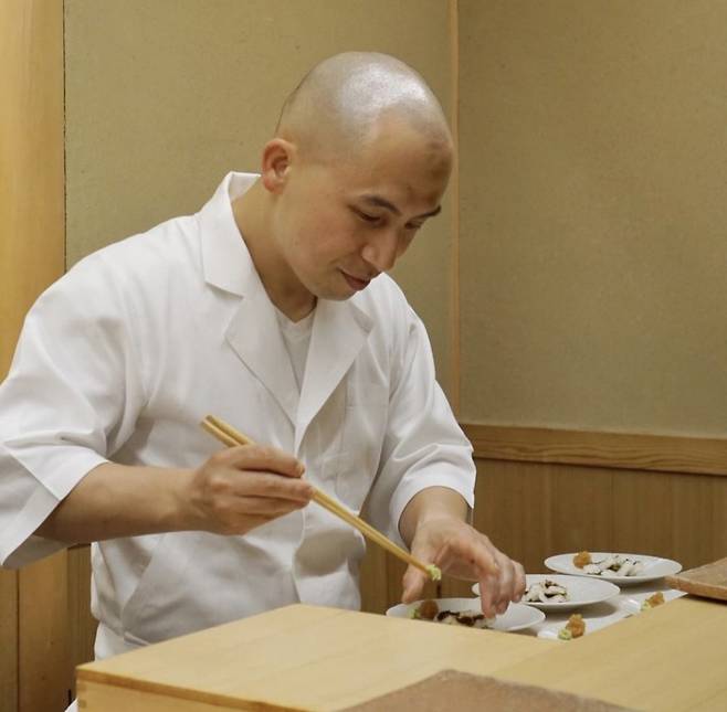 음식 준비하는 문경환 셰프 [문경환 제공. 본 기사 내장 사진 외에 타 용도로 사용 금지, 재판매 및 DB 금지]