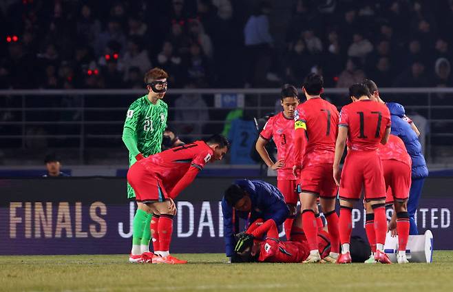 20일 경기도 고양종합운동장에서 열린 2026 북중미 월드컵 아시아 3차 예선 B조 7차전 대한민국과 오만의 경기. 이강인이 경기 중 부상을 입은 뒤 고통스러워하고 있다. 사진=연합뉴스