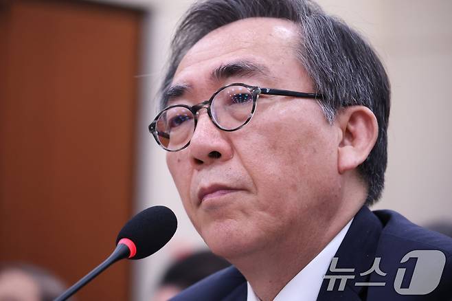 조태열 외교부 장관이 24일 오후 서울 여의도 국회에서 열린 외교통일위원회 전체회의 미국 에너지부 민감국가 지정 관련 긴급 현안보고에 출석해 의원 질의를 듣고 있다. 2025.3.24/뉴스1 ⓒ News1 이광호 기자