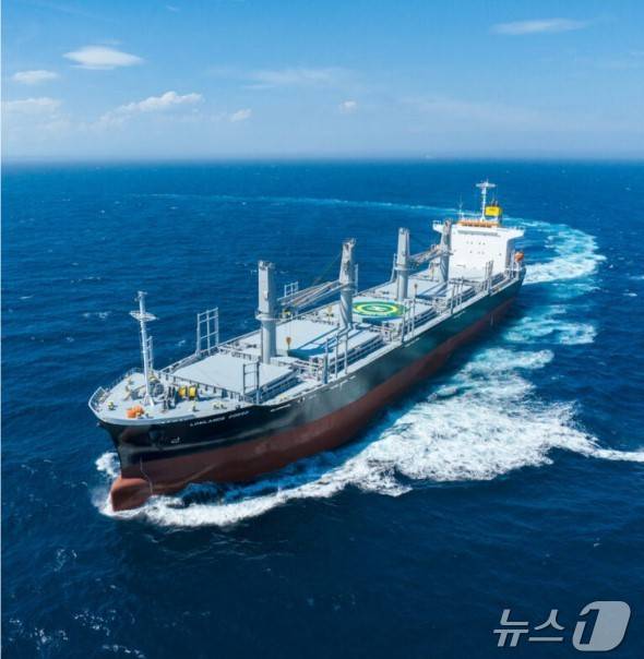 STX그린로지스가 용선한 친환경 에코타입 벌크선. STX그린로지스 제공.