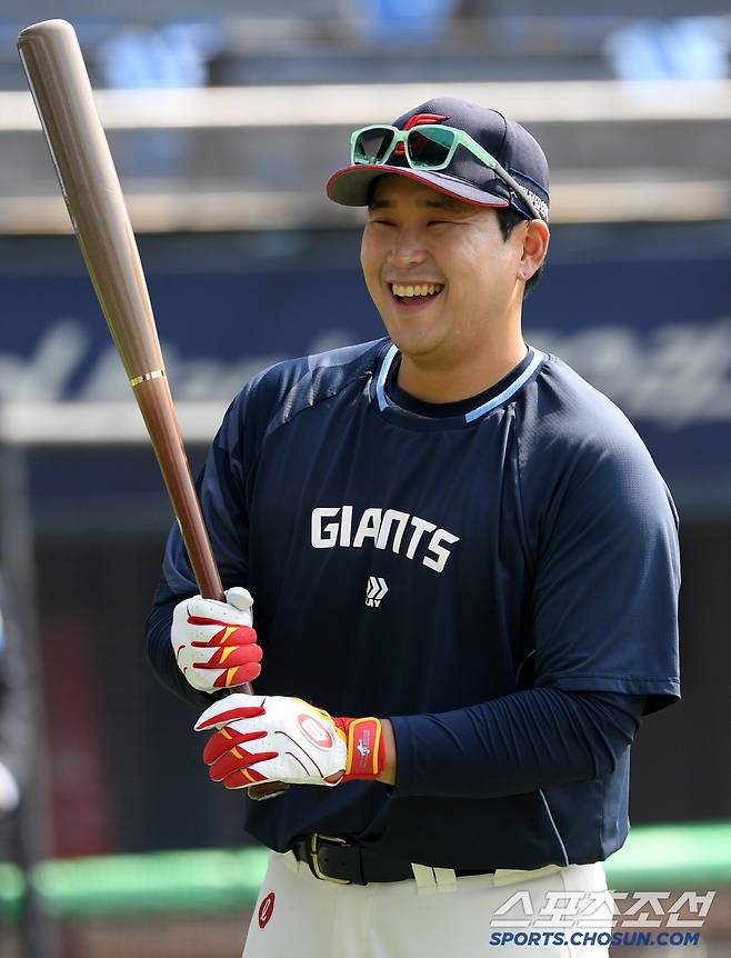 지난해 수술 이후 재활에 전념한 유강남은 캠프 기간 13kg 감량에 성공했다.