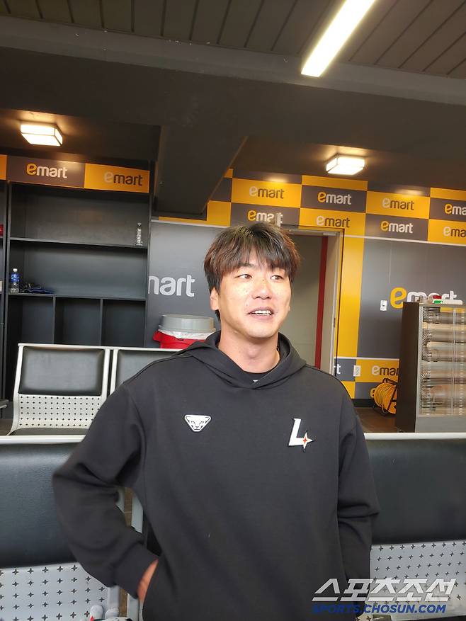 SSG 김광현이 23일 인천 두산전 승리투수가 된 후 인터뷰를 하고 있다. 사진=한동훈 기자