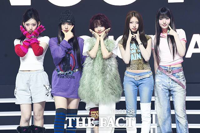 그룹 KiiiKiii(키키)의 이솔과 키야, 지유, 하음, 수이(왼쪽부터)가 24일 오후 서울 용산구 블루스퀘어 마스터카드홀에서 열린 미니 1집 'UNCUT GEM(언컷 젬)' 발매 기념 쇼케이스에서 포즈를 취하고 있다. /서예원 기자