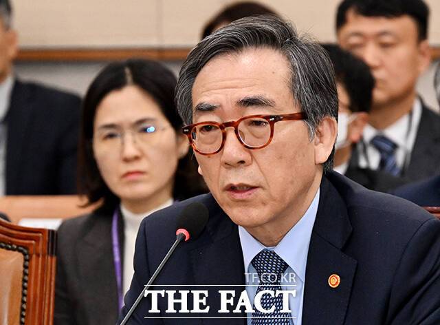 조태열 외교부 장관은 24일 최근 중국이 서해 한중 잠정조치수역(PMZ)에 철골 구조물을 설치해 영유권을 주장할 수 있다는 우려에 대해 "국제 해양법상 근거가 없다"고 밝혔다. /배정한 기자