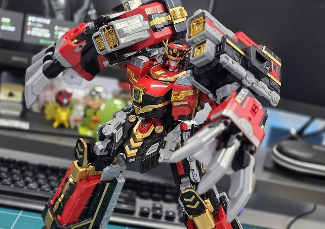 19565d8b25543328.jpg 요즘 국내 로봇 장난감 퀄리티.