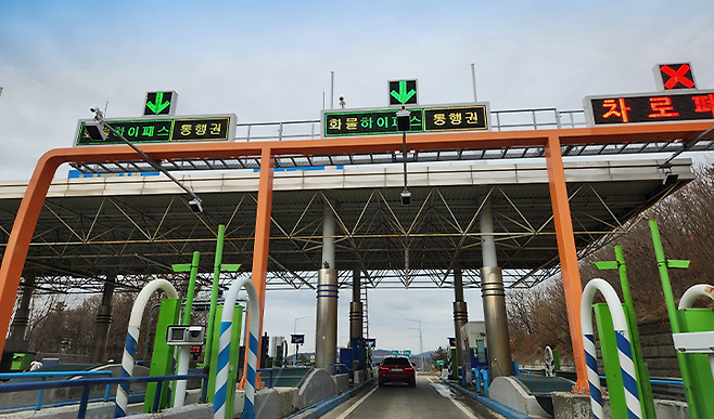 민자고속도로를 이용할 때 볼 수 있는 하이패스 표지판.