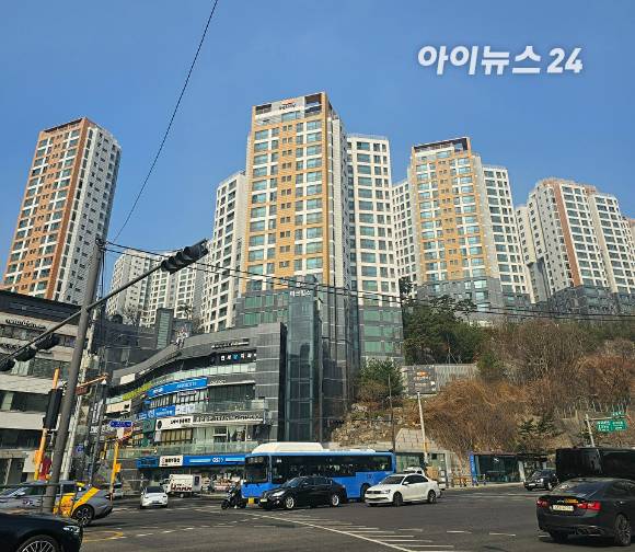 성동구 옥수동의 대장주 아파트 중 하나인 'e편한세상옥수파크힐스' 아파트 전경 2025.03.21 [사진=이효정 기자 ]