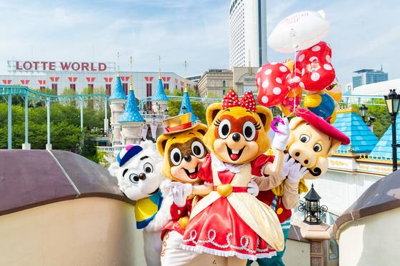 브랜드스탁은 23일 산업 부문별 브랜드가치 1위 기업을 선정했다. 온·오프라인을 아우르는 테마파크 롯데월드 어드벤처. [사진 각사]