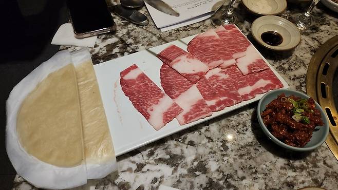 로스옥의 한우차돌삼합. 안병준 기자