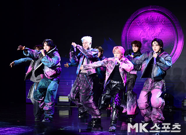 24일 오후 서울 강남구 일지아트홀에서 그룹 뉴비트(NEWBEAT, 박민석·홍민성·전여여정·최서현·김태양·조윤후·김리우)의 정규 1집 ‘RAW AND RAD’ 발매 쇼케이스가 진행됐다. / 사진 = 김영구 기자