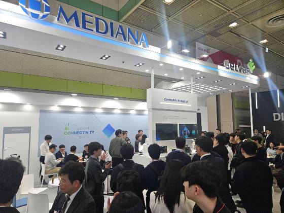 키메스2025 메디아나 부스에 방문객이 몰려 있다./사진=박기영 기자