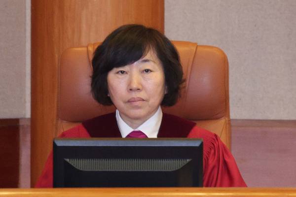 한덕수 대통령 권한대행 국무총리 탄핵소추가 기각 결정된 가운데 홀로 인용 의견을 낸 정계선 재판관이 윤석열 대통령 지지자들에게 조롱받고 있다. 사진은 정계선 헌법재판관이 대심판정에 참석한 모습. /사진=뉴시스