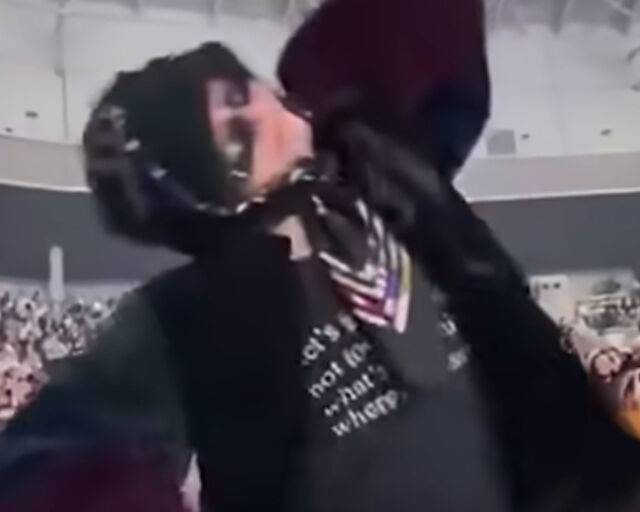 지드래곤이 에스파의 '위플래쉬' 곡에 맞춰 춤을 추고 있다. / 유튜브 직찍 캡처