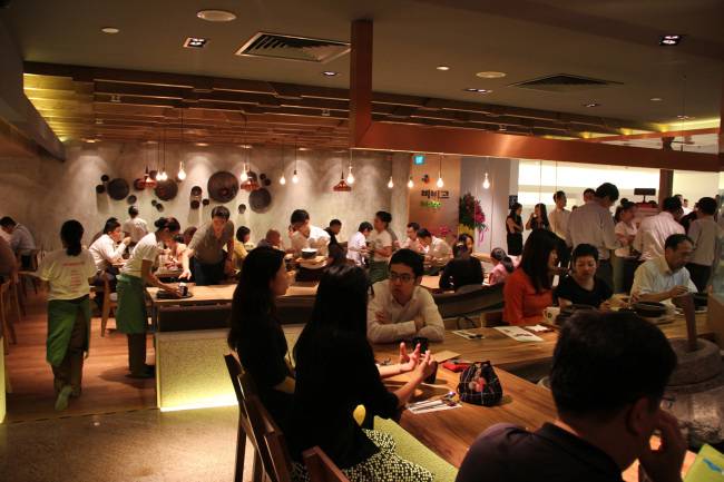 2013년 오픈한 ‘비비고’ 싱가포르 4호점 [CJ푸드빌 제공]