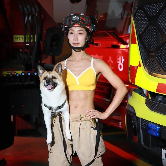 2024년 몸짱소방관 희망나눔달력에 나온 천현영 소방관. [본인 제공]
