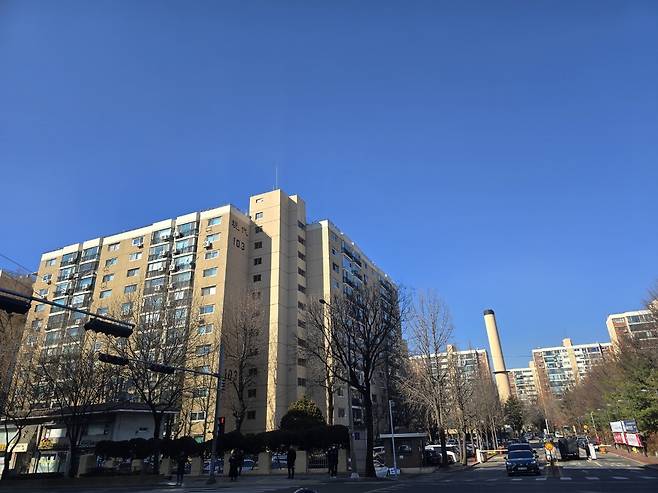 서울 압구정동 신현대아파트 단지 모습  홍승희 기자