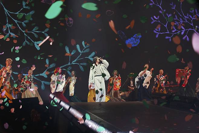 [인천=뉴시스] 요네즈 겐시(요네즈 켄시)가 22일 인천 인스파이어 아레나에서 첫 내한공연을 열고 있다. (사진 = Yusuke Yamatani 제공) 2025.03.23. photo@newsis.com *재판매 및 DB 금지