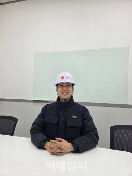 LG전자 시스템에어컨 및 냉난방공조설비(HVAC) 유지보수 전문 자회사 하이엠솔루텍 엔지니어인 백태호 선임이 지난 18일 서울의 한 대형병원에서 인터뷰를 하고 있다.(사진=조민정 기자)