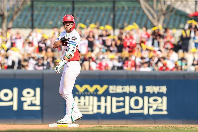KIA 박찬호가 23일 광주-기아 챔피언스 필드에서 열린 2025 KBO리그 정규시즌 NC와 개막 시리즈 2차전에서 2루타를 터뜨리고 있다. 사진 | KIA 타이거즈