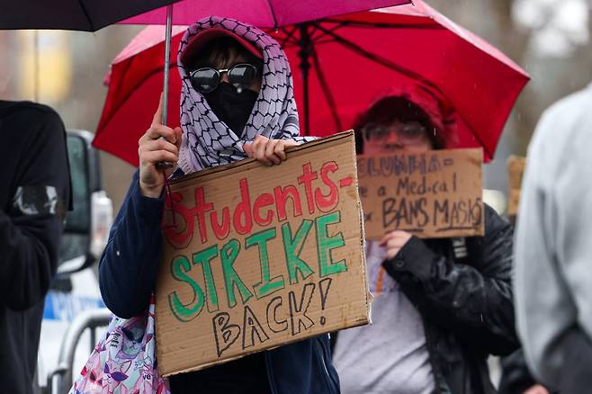 미 컬럼비아대의 한국계 학생이 반(反)이스라엘 시위와 관련해 추방 위기에 놓인 것으로 전해졌다./로이터 연합뉴스