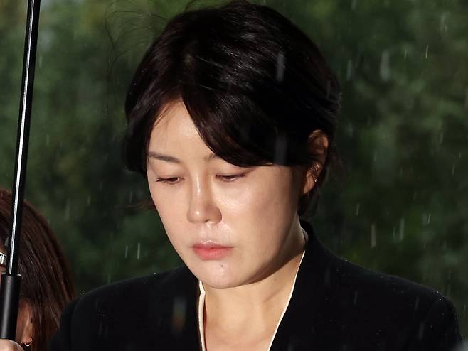 '음주운전 혐의'를 받는 문재인 전 대통령의 딸 문다혜 씨가 지난해 10월 18일 오후 서울 용산구 용산경찰서에 피의자 신분으로 출석하고 있다./뉴스1
