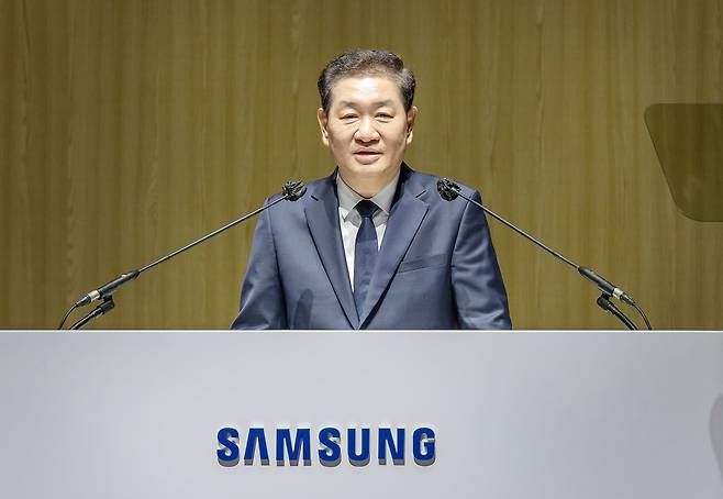 한종희 삼성전자 부회장이 지난 19일 수원 영통구 수원컨벤션센터에서 열린 삼성전자 주주총회에서 인사말을 하는 모습./삼성전자 제공