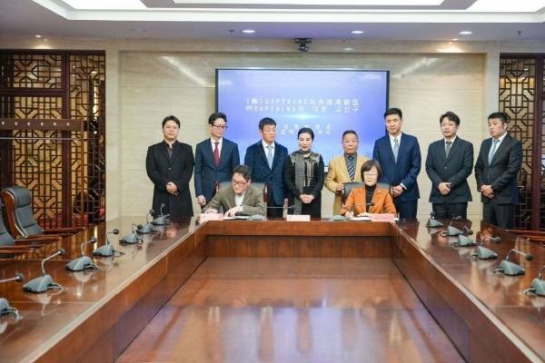 (주)LOD게임즈(대표이사 한경두), (주)CAPTAINS(대표이사 김지택), (주)RPGREPUBLIC(대표이사 이재영)이 전략적 협력 계약을 체결했다. 사진=(주)LOD게임즈