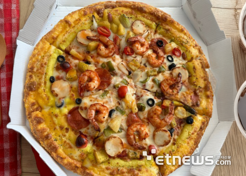 본지 기자가 비트코인으로 주문한 피자헛 '씨푸드킹' 피자(M). 당시 가격을 기준으로 0.00017911BTC(약 2만2000원)로 구매했다.