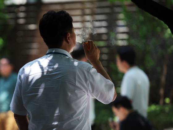 지난해 서울 종로구의 한 흡연구역. 뉴스1