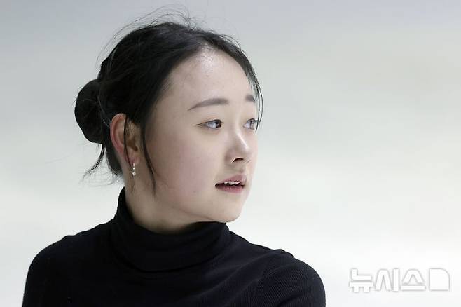 [서울=뉴시스] 최동준 기자 = 피겨 김채연이 11일 서울 노원구 태릉선수촌 빙상장에서 세계선수권 대회를 앞두고 훈련하고 있다. 2025.03.11. photocdj@newsis.com