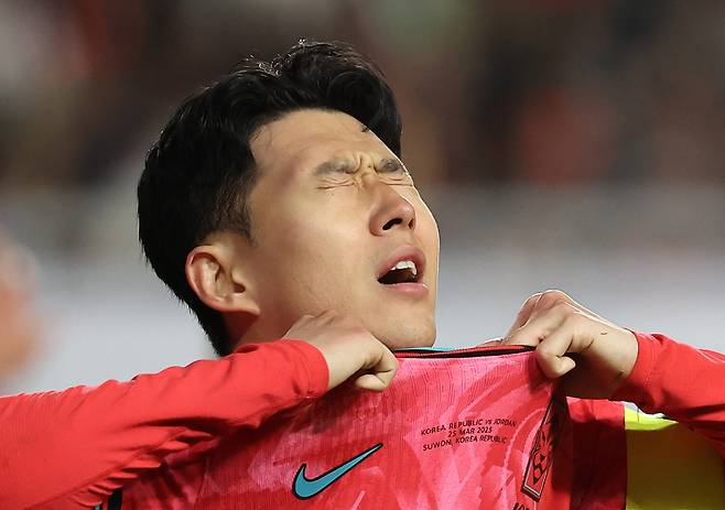 25일 경기도 수원시 수원월드컵경기장에서 열린 2026 북중미 월드컵 아시아 3차 예선 B조 8차전 대한민국과 요르단의 경기. 손흥민이 슛을 실패한 후 아쉬워하고 있다. 연합뉴스