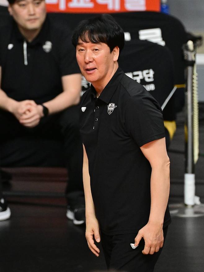 OK저축은행 사령탑으로 현장에 복귀하는 신영철 감독 [한국배구연맹 제공. 재판매 및 DB 금지]