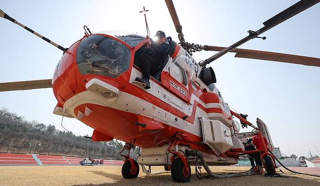 착륙한 산림청 헬기 [촬영 윤관식]
