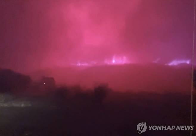 주왕산국립공원 앞까지 온 산불 (청송=연합뉴스) 25일 경북 청송군 주왕산국립공원 경계 지점까지 산불이 확산해 있다. 2025.3.25 [독자제공. 재판매 및 DB금지]